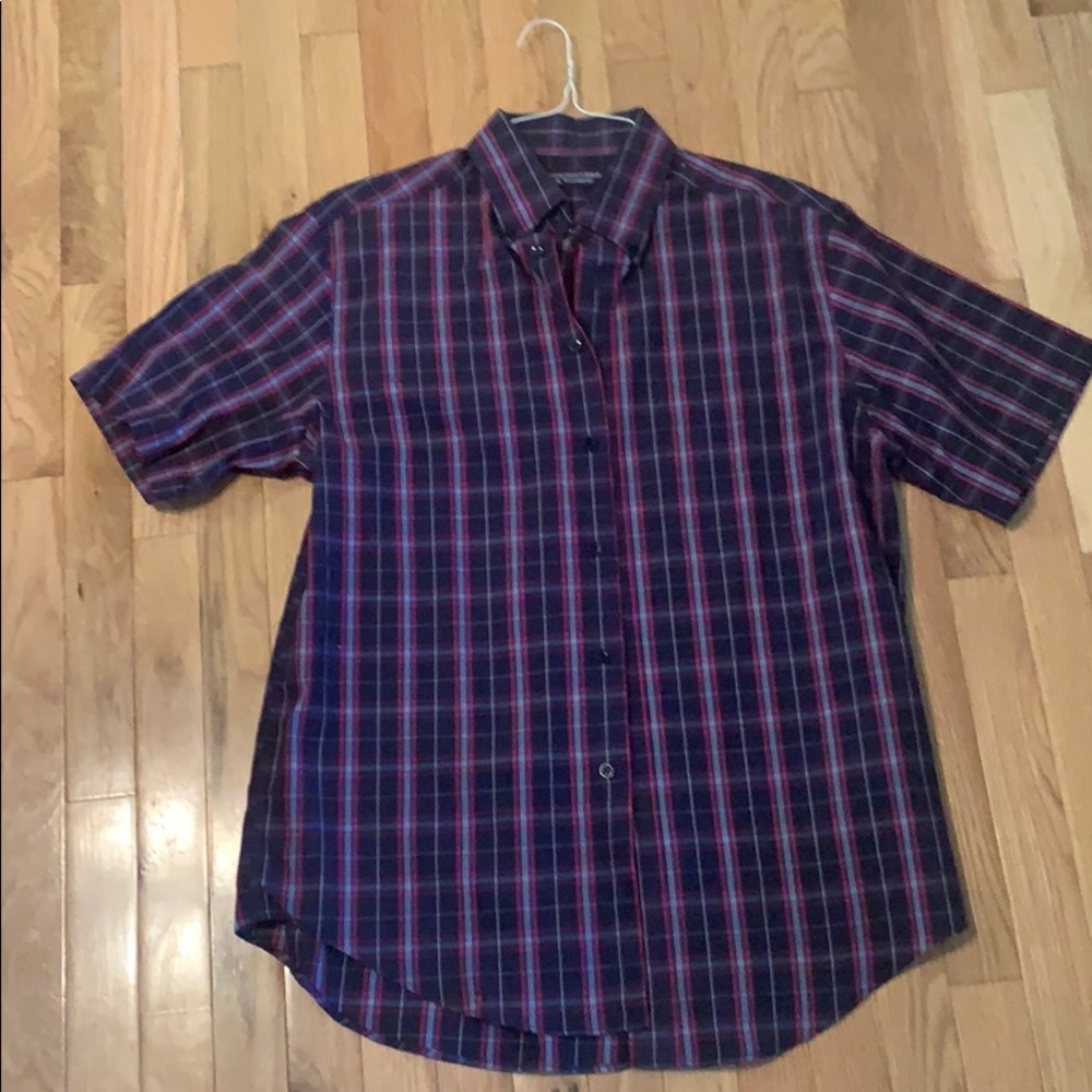 Short sleeved Roundtree and Yorke dress shirt